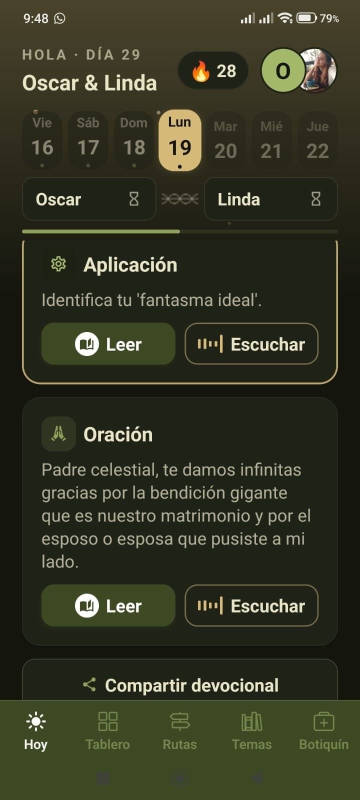 Secciones Aplicación y Oración del devocional de pareja en 3CORD, con los botones Leer y Escuchar en audio.